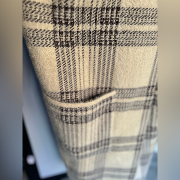 Midi plaid winter coat. Size small - Picture 4 of 4